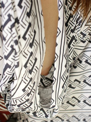 VRTM-012　温泉で親友の彼女の浴衣からノーブラ乳首がチラリと見え隠れする光景に僕の理性は崩壊！我慢できずに彼氏に隠れて寝取ったら、あまりの気持ちよさにヨガリまくり！真横に彼氏がいるにもかかわらず、声を押し殺して体を求めた！
